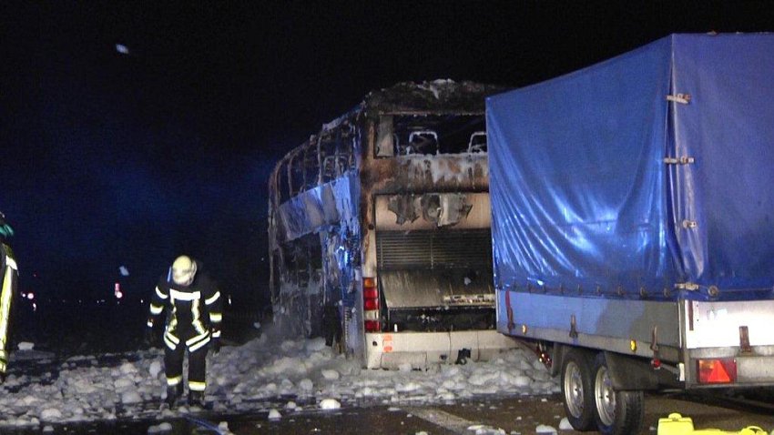 A 1 bei Euskirchen Reisebus komplett ausgebrannt P15.jpg
